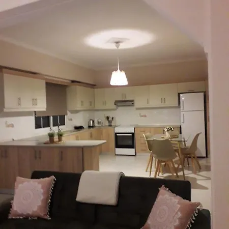 Sofia'S City Center Apartment كارباثوس